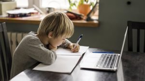 Pembelajaran di Rumah Menggunakan Xbox dan PlayStation